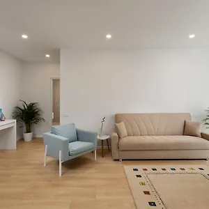 https://athina-suites-hotel.bucharesthotelsnow.com